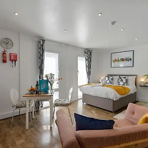 Centre Ashton Apartment